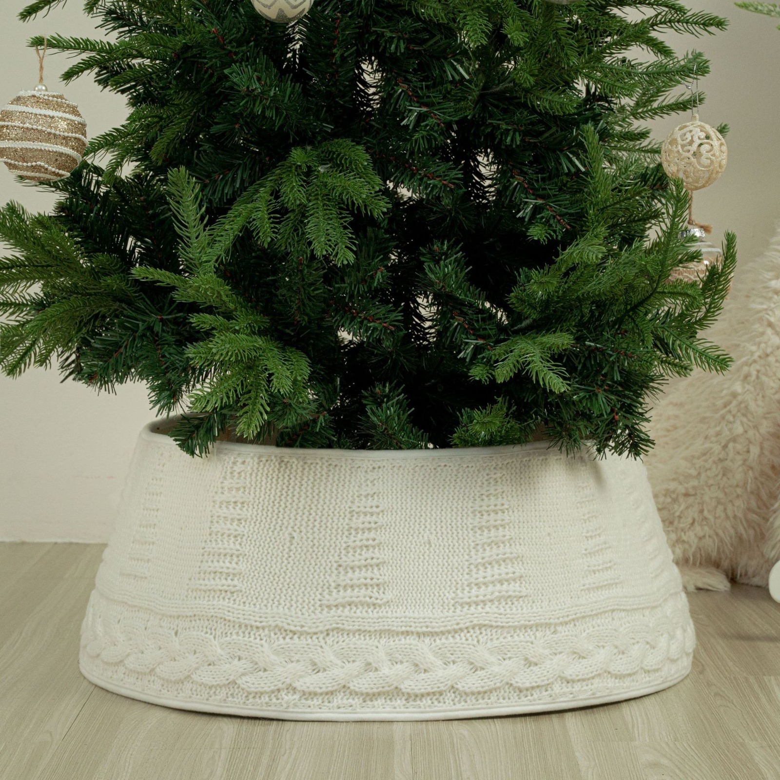 White Cable Knit Tree Collar